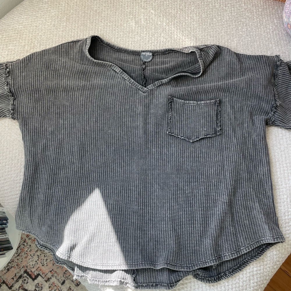 ARULA Gray Short Sleeve Tee